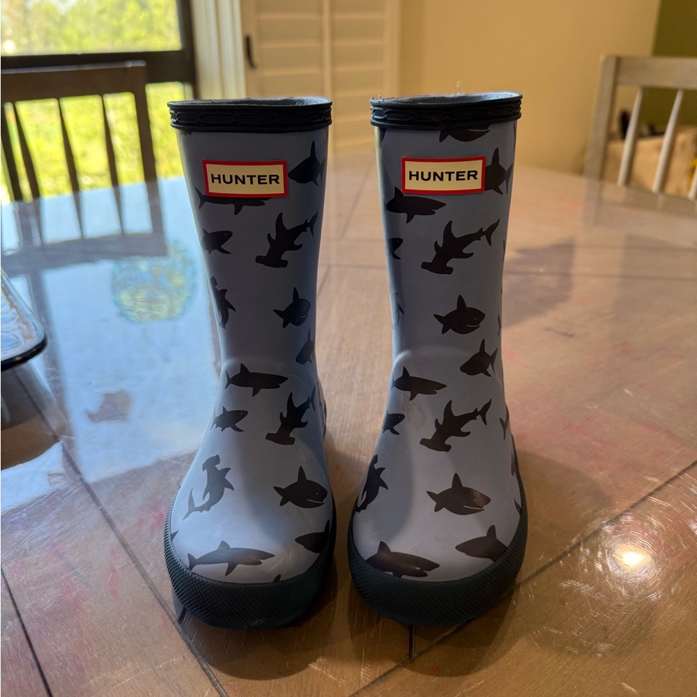 Hunter Kids Shark Pattern Rain Boots - Gray and Black